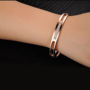 Sıra Taşlı Kelepçe Gold