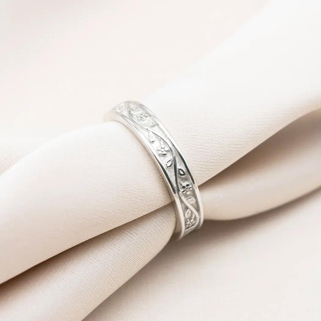 Narin Çiçekli Asma Bandı Yüzük