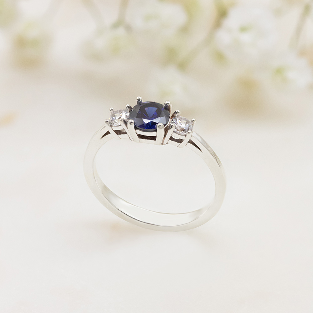 Yuvarlak Safir Moissanite Üçlü Yüzük